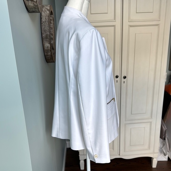Chico's White Blazer with Structured Shoulders and Classic Lapel size L or 2 - Picture 5 of 7